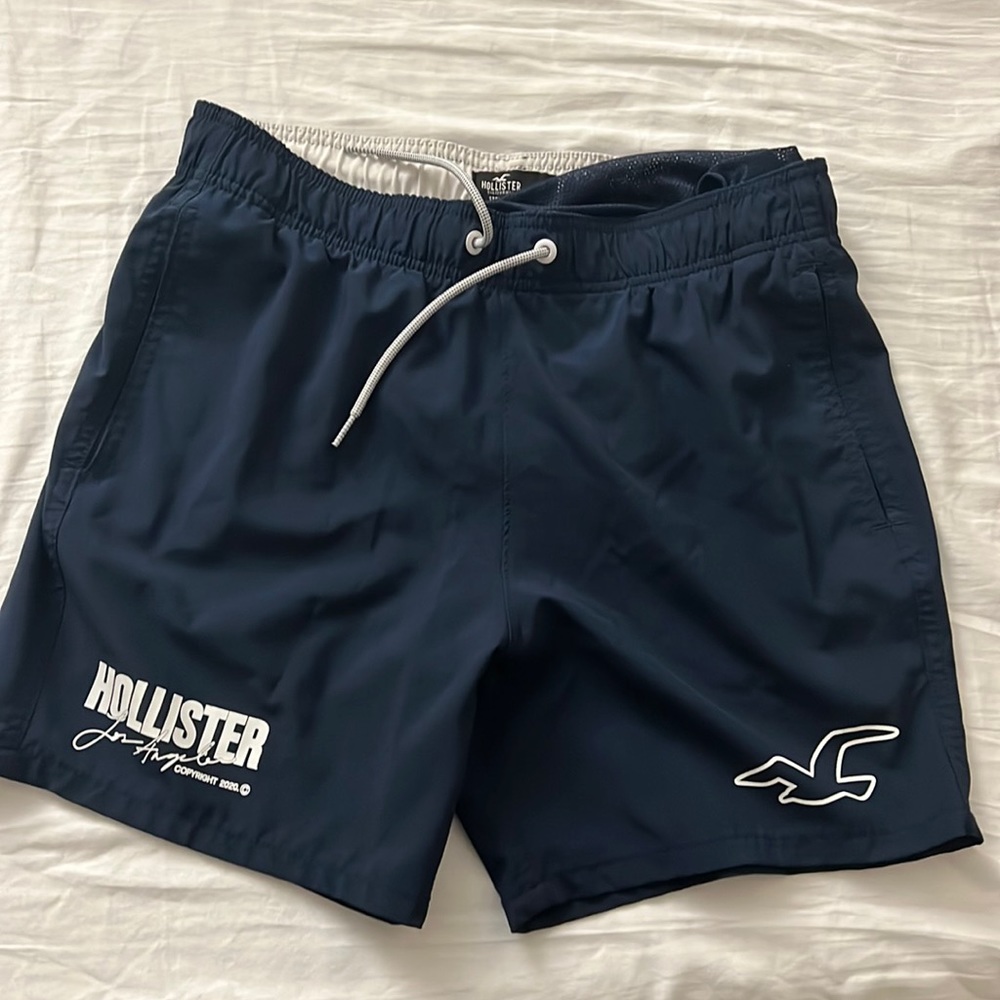 Hollister - Short lined 5” Small